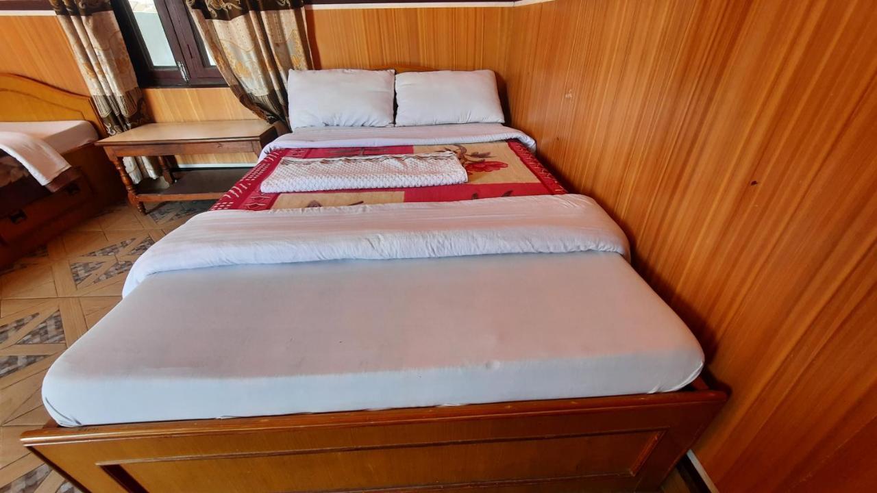 Hotel Lake Garden Pokhara Buitenkant foto